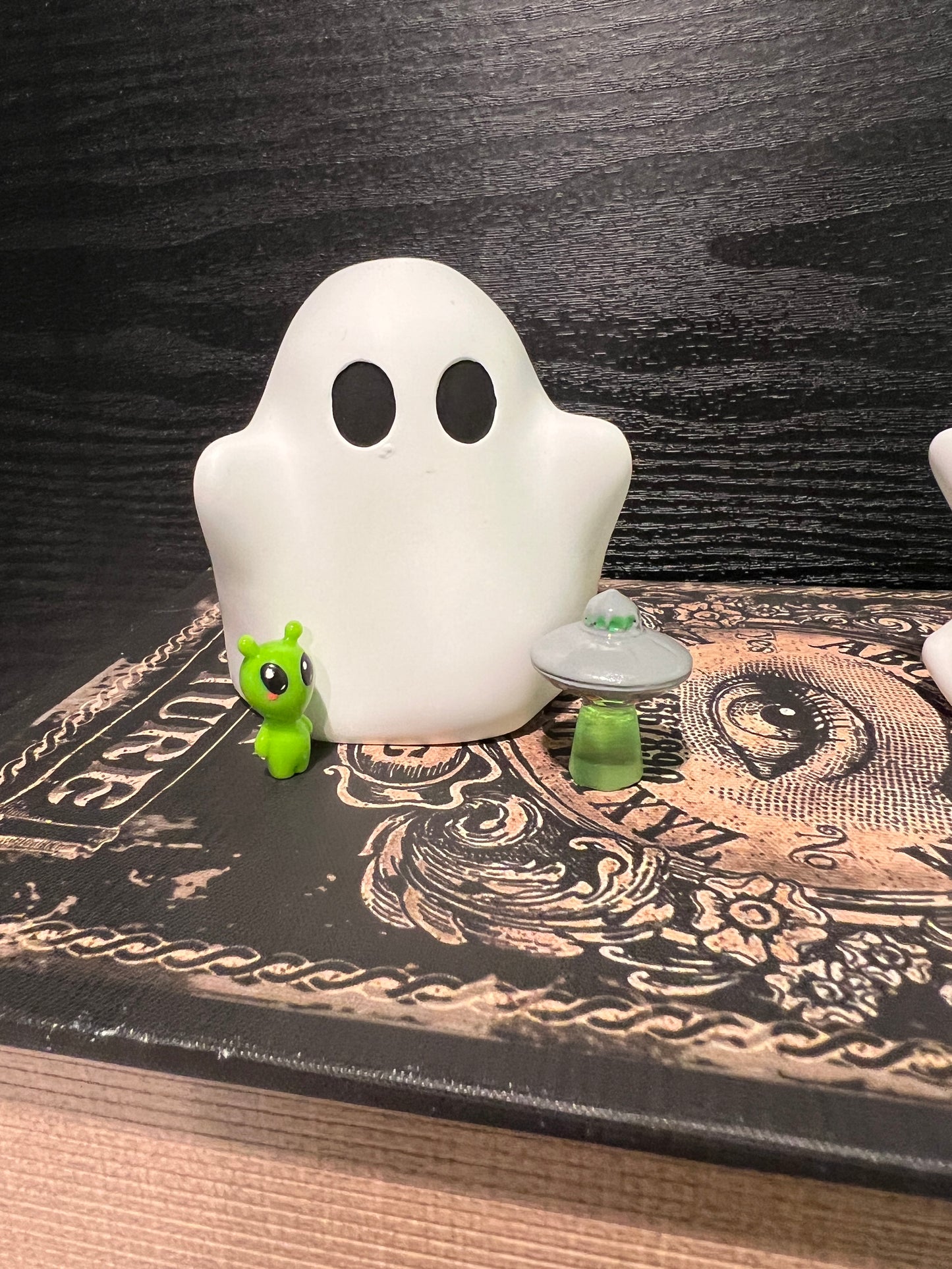 Adopt-A-Ghost Aliens! Accessory Pack - Accessory Amulet Collection